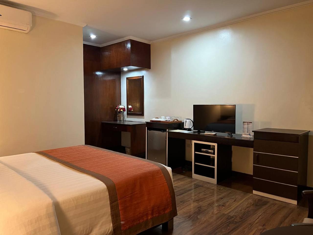 Subic Residencias Olongapo Exterior photo