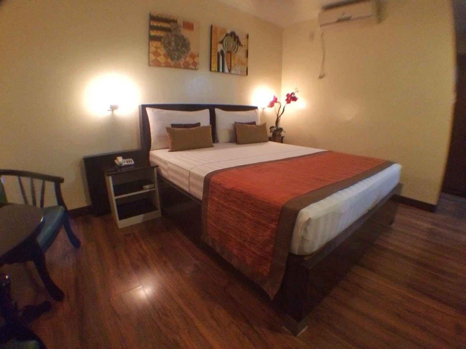 Subic Residencias Olongapo Exterior photo